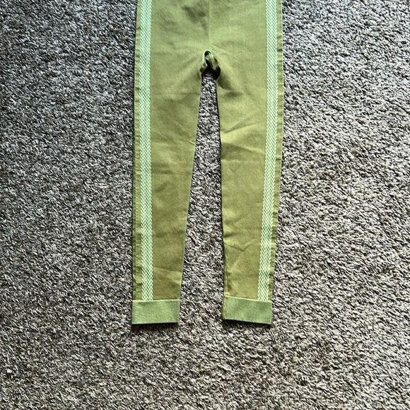 Fabletics High Waisted Seamless Light Green  Leggings - Picture 4 of 4